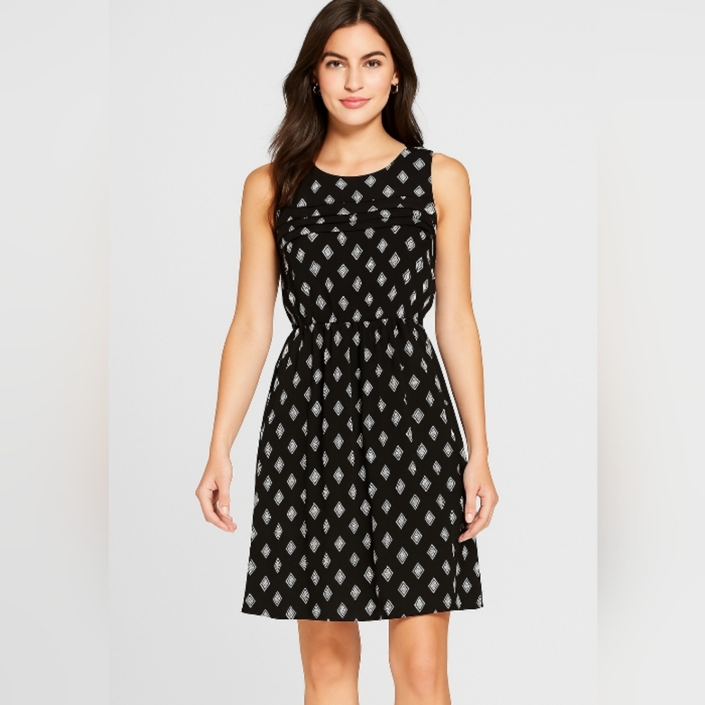 Mossimo Black White Sleeveless Casual Dress Pleated Smocked Waist Lightweight